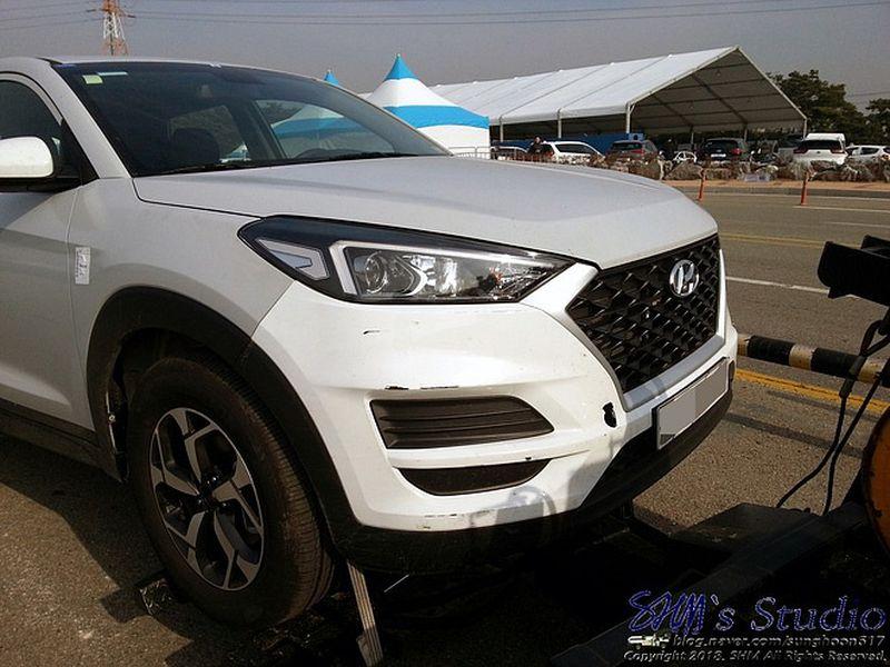 Hyundai lộ mẫu xe bán tải mới chỉ với một mảnh giấy nhỏ dán trên thân xe