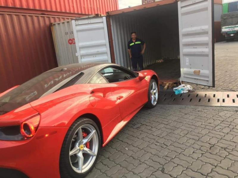 Đập thùng siêu xe Ferrari 488 GTB đầu tiên cập bến Việt Nam năm 2019