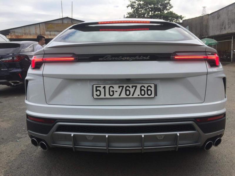 Lamborghini Urus của đại gia Minh “nhựa” ra biển trắng với 3 số "6" khá ấn tượng