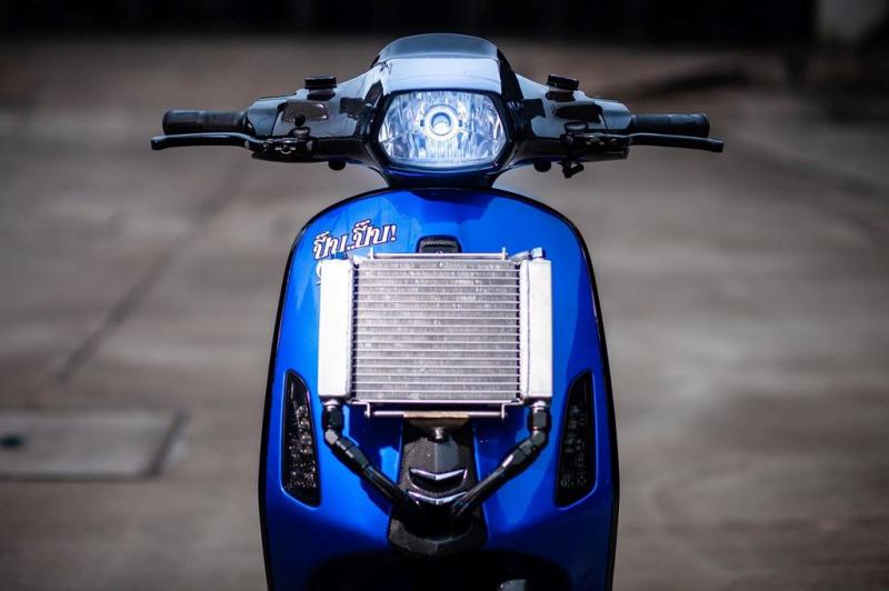 Vespa Sprint nhận được "trái tim" từ đàn anh Vespa GTS 300 và hàng loạt các đồ chơi đẳng cấp