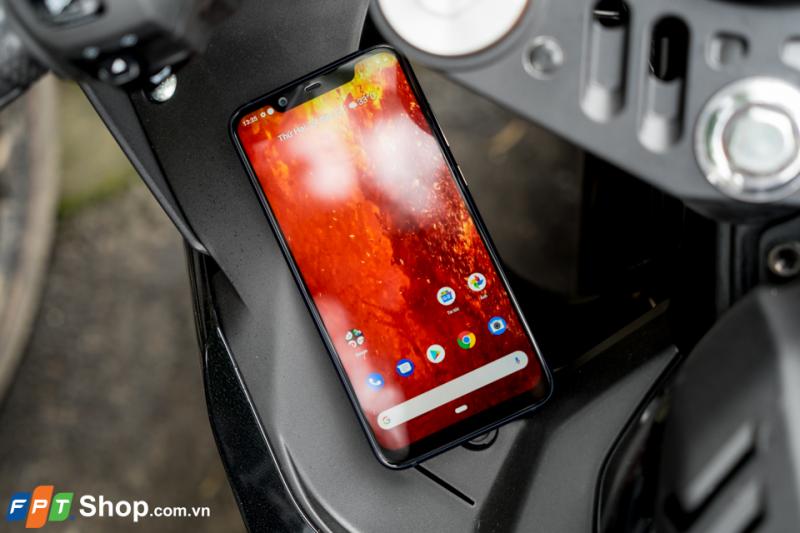 Nokia 8.1: Thiết kế cứng cáp, màn hình tai thỏ và cấu hình tốt