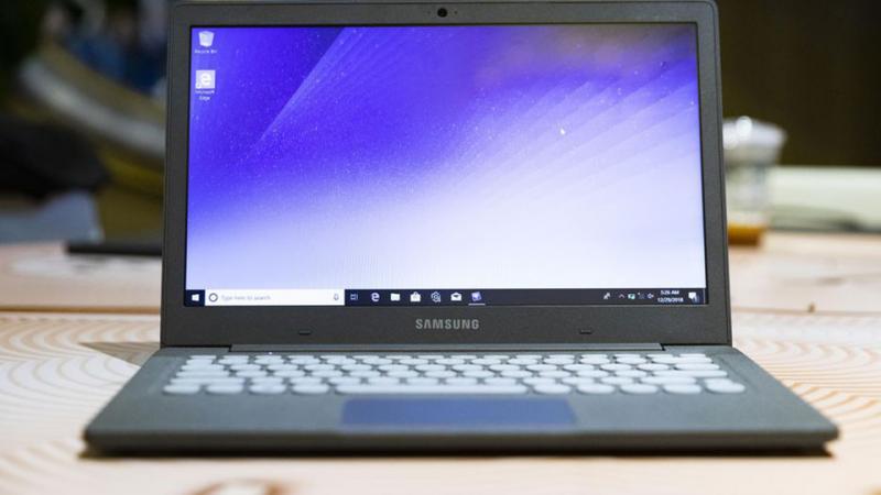 Trên tay Samsung NoteBook Flash: Màn Full HD, cảm biến vân tay, USB-C, giá chỉ 350 USD