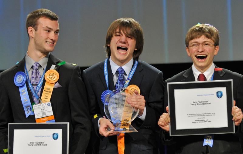 [Cuộc sống] Góc "Con nhà người ta": 17 tuổi phát minh thiết bị test ung thư, chế tạo cánh tay robot, nhận giải thưởng 500 ngàn đô... Còn bạn?