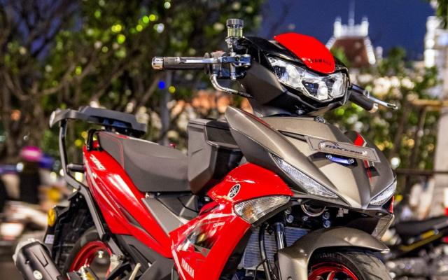 Exciter 150 đẹp ngỡ ngàng với dàn chân giản đơn