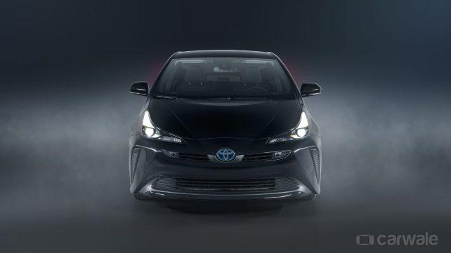 Toyota Prius Nightshade màu đen bóng: Cùng chiêm ngưỡng mẫu xe hybrid đẳng cấp của Toyota, với phiên bản Nightshade sơn màu đen bóng mang đến sự vượt trội và sang trọng cho bất kỳ tài xế nào. Hãy trải nghiệm cảm giác lái xe thật đặc biệt và tiết kiệm nhiên liệu nhưng vẫn giữ được sự thanh lịch với màu đen bóng này.