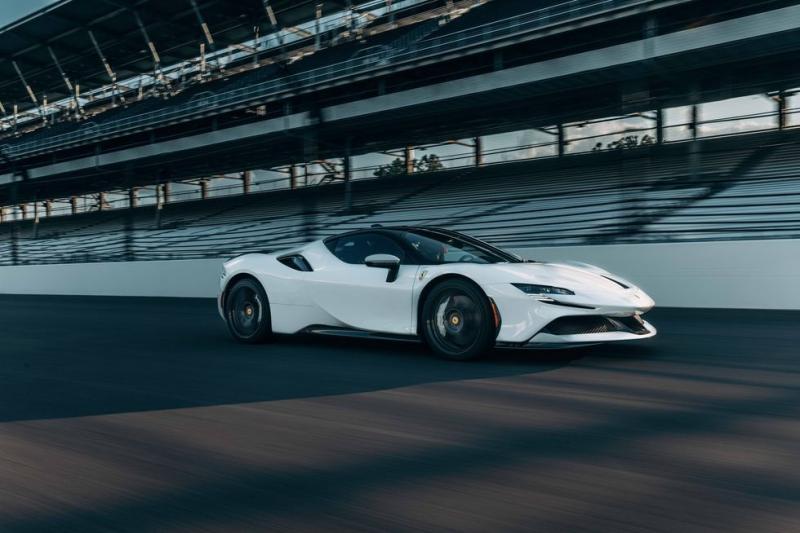 Theo dõi Ferrari SF90 Stradale 2021 gia tốc từ 0-96 km/h chỉ trong 2 giây đồng hồ