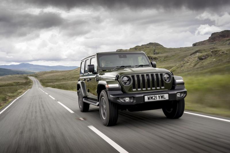 Jeep Wrangler 2021 80th Anniversary Edition trình làng với màu xanh quân đội cực ngầu