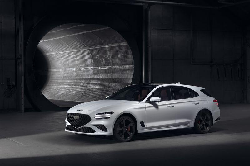Luc Donckerwolke - cựu nhà thiết kế tại Bentley và Lamborghini - trở thành Giám đốc thương hiệu của Genesis