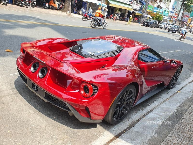 "Quái thú" Ford GT độc nhất tại Việt Nam "đốt mắt" người nhìn với bộ cánh Liquid Red rực rỡ