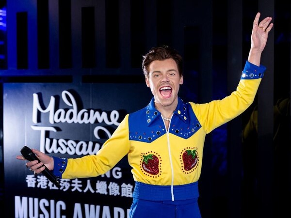 Tượng sáp Harry Styles tại bảo tàng Madame Tussauds Hong Kong của Merlin Entertainments Group được trưng bày trong thời gian giới hạn cùng những nét thời trang cá tính đầy quyến rũ của ngôi sao âm nhạc này