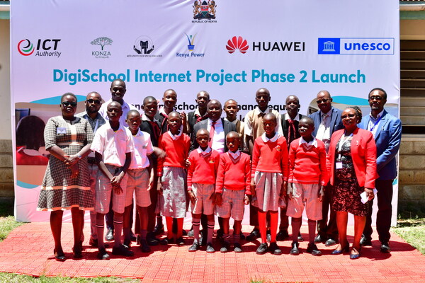Dự án kết nối DigiSchool tại Kenya giúp trẻ khiếm thính học trực tuyến