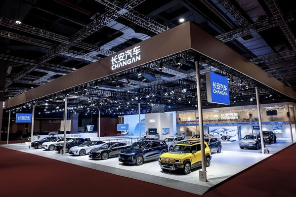 ChangAn giới thiệu chiến lược ba mũi nhọn hướng tới di chuyển thông minh, bền vững trên toàn cầu qua chủ đề "Cùng hướng tới một thế giới thông minh hơn" tại Triển lãm Ô tô Thượng Hải 2025