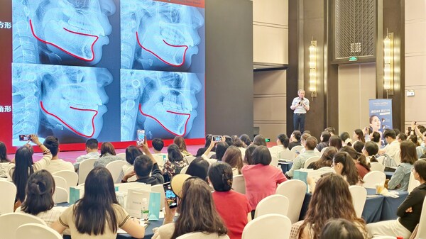 Các nha sĩ Australia đánh giá cao công nghệ tái định vị hàm dưới của Smartee tại Hội nghị toàn cầu ở Côn Minh