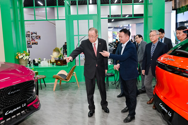 Ông Ban Ki-moon thăm khu trưng bày LEPAS của Tập đoàn Chery, thúc đẩy tương lai di chuyển xanh