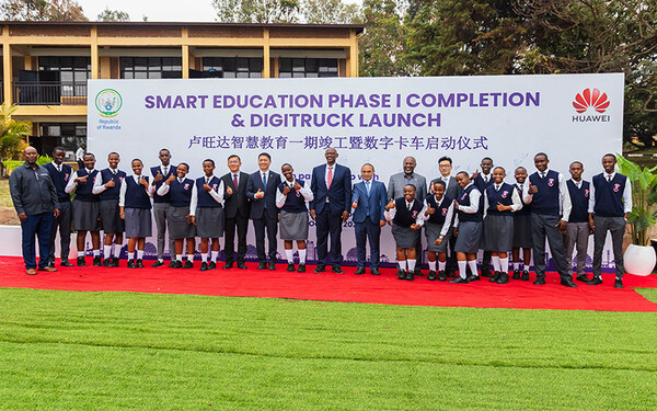Rwanda chào mừng hoàn thành Dự án giáo dục thông minh và ra mắt DigiTruck